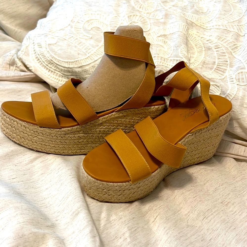 Platform Creme Sandals